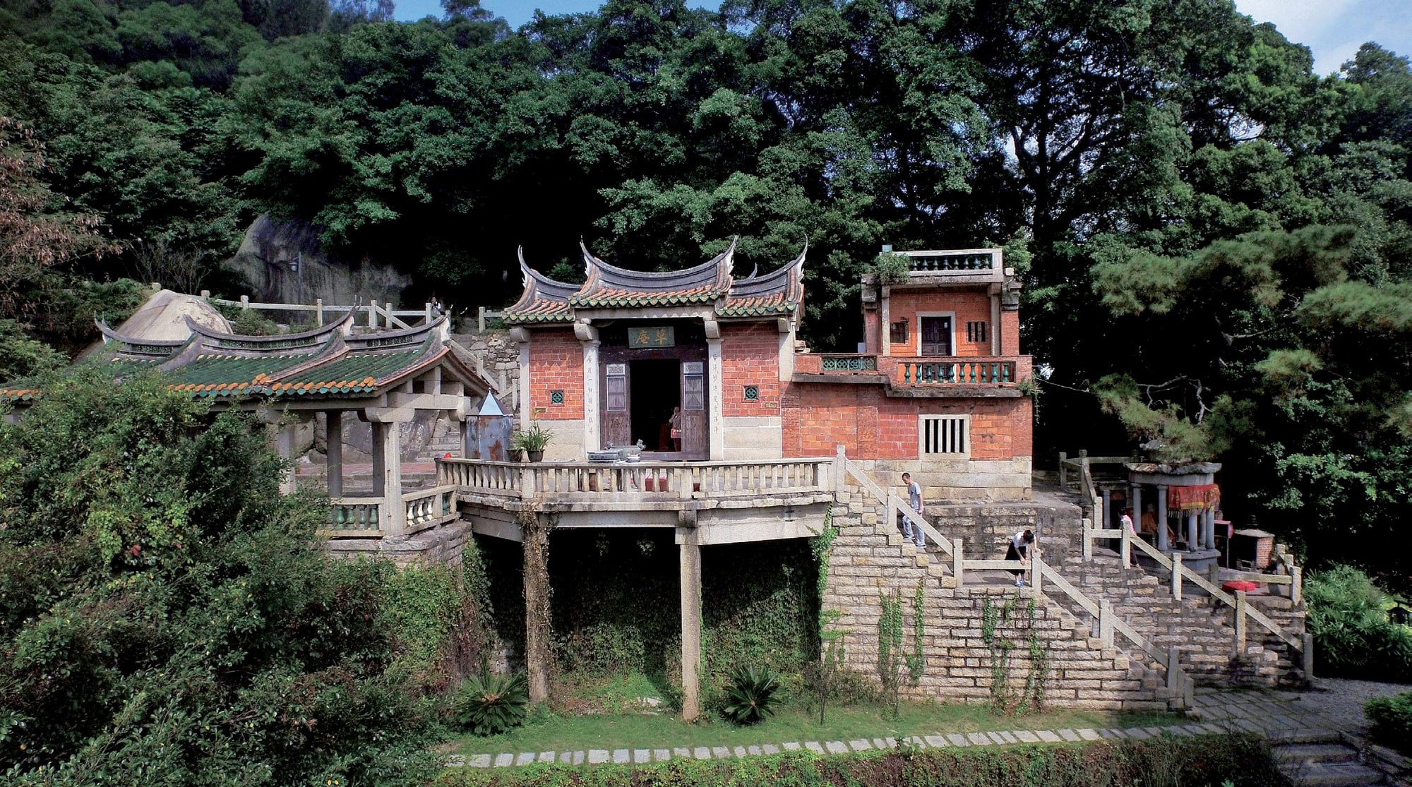 Cao'an Temple on a wooded hillside in Jinjiang