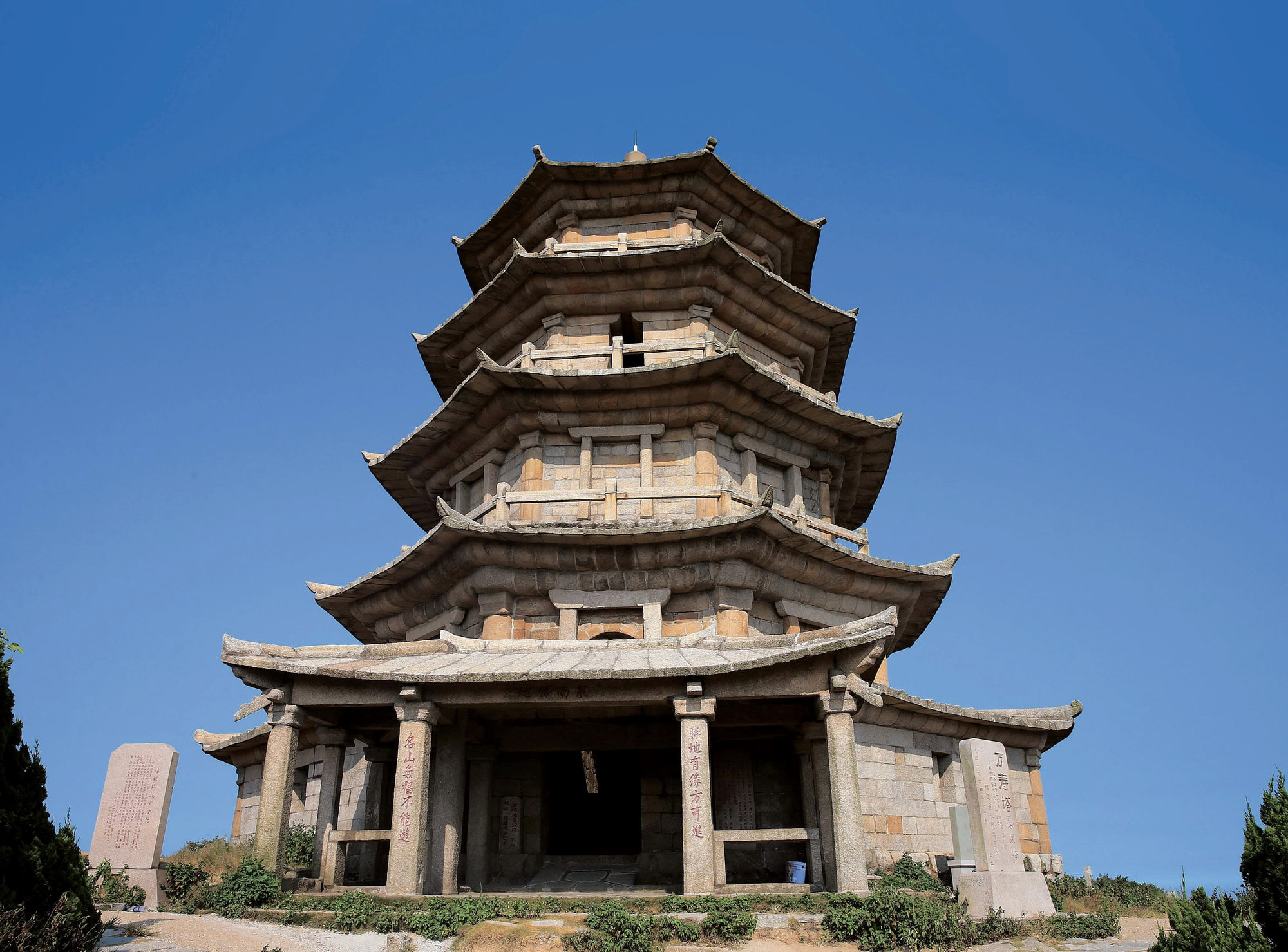 Wanshou Pagoda overlooking the Shishi coast